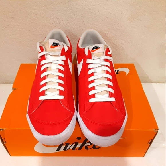 Nike - Picture 4 of 4